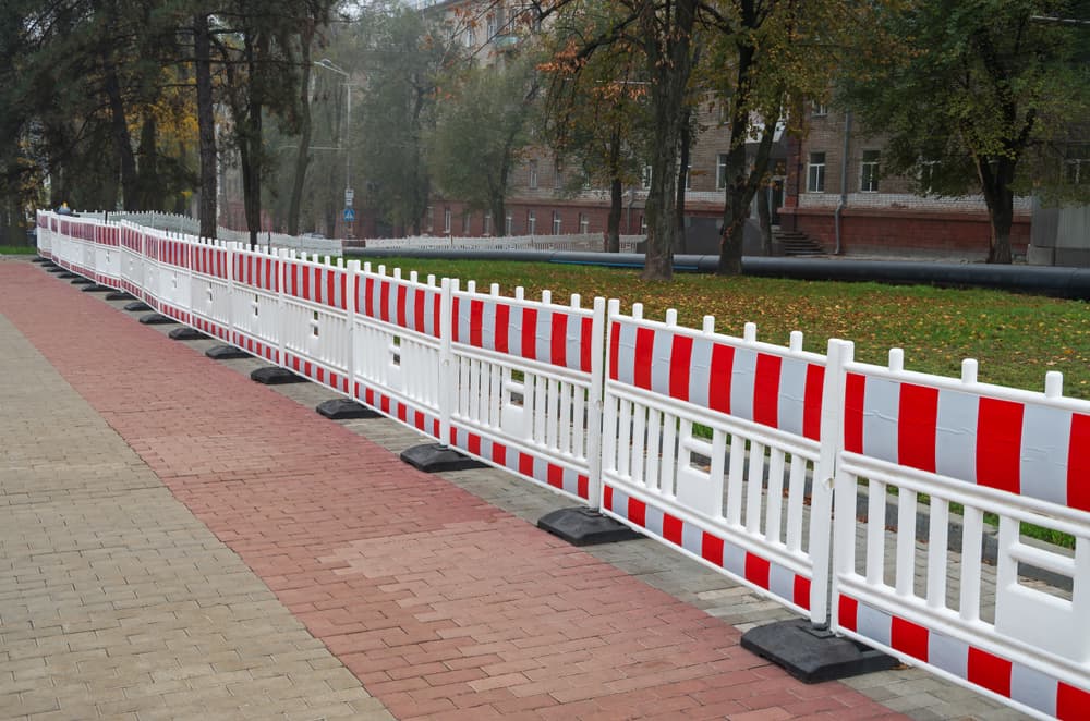 plastic-portable-barrier-fencing-hazardous-areas